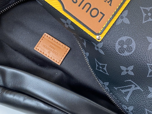 l**is V*t*n bumbag