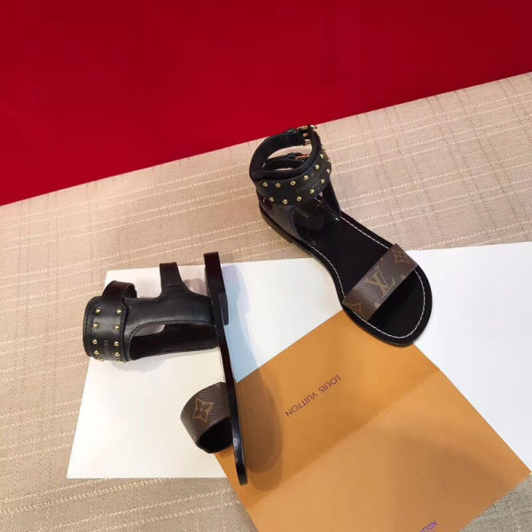 l**is V*t*n sandal