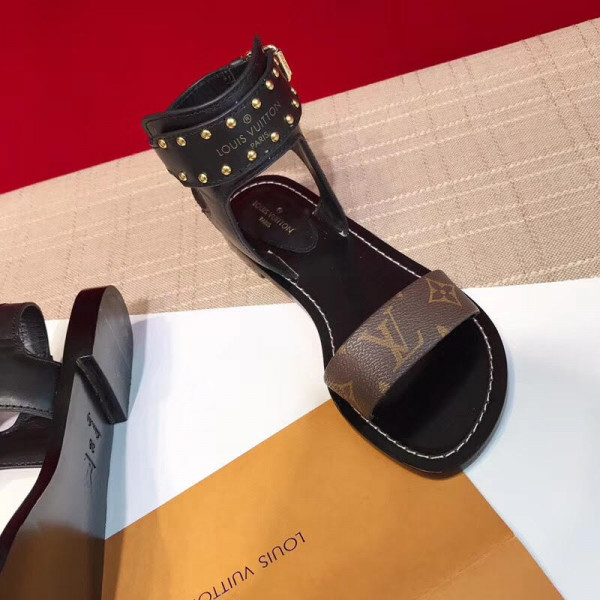 l**is V*t*n sandal
