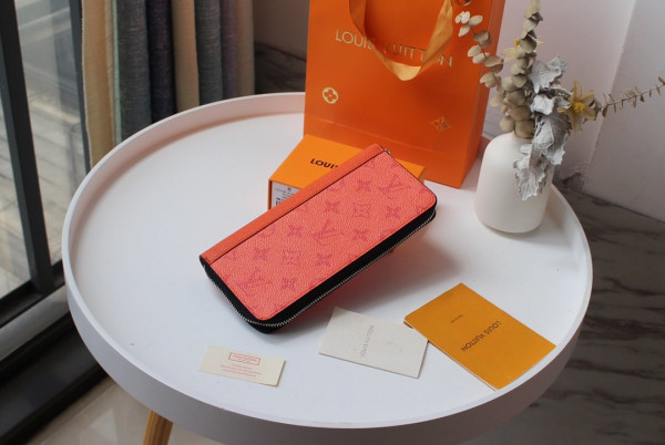 l**is V*t*n zippy wallet vertical