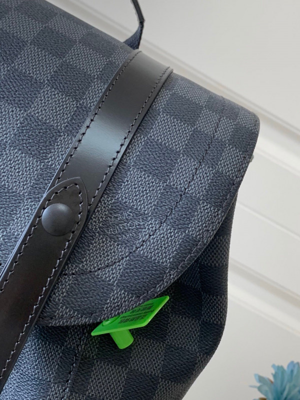 l**is V*t*n christopher backpack