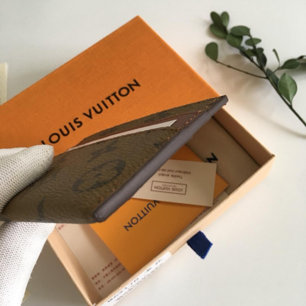 l**is V*t*n bandouliere 50double card holder