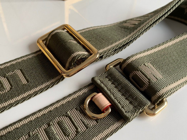 l**is V*t*n strap