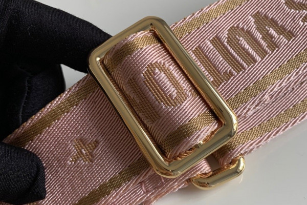l**is V*t*n strap