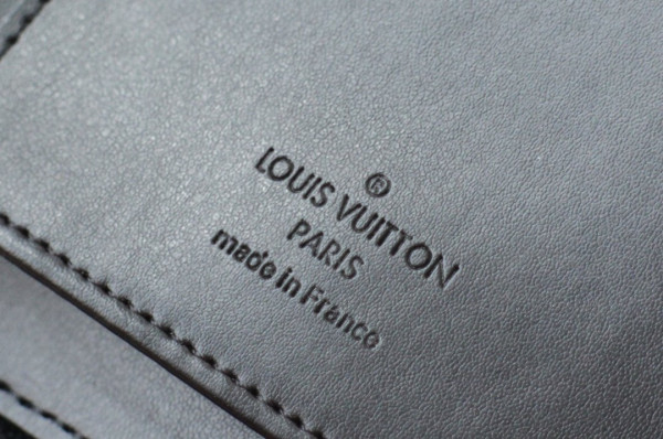 l**is V*t*n zippy wallet