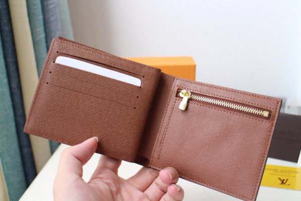 l**is V*t*n amerigo wallet
