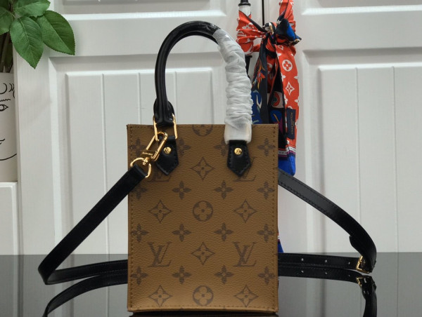 l**is V*t*n petit sac plat