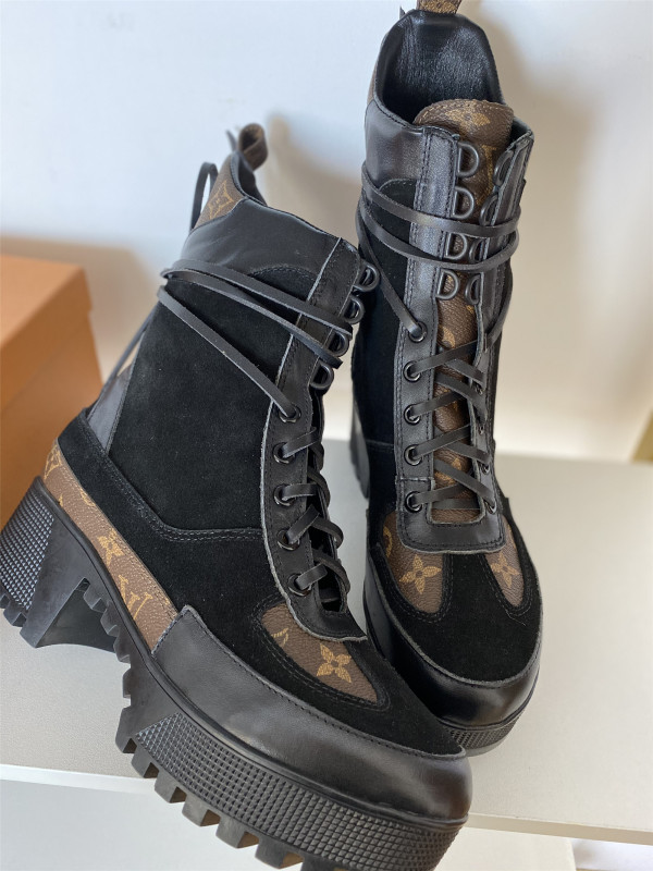 l**is V*t*n boots