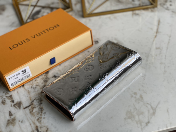 l**is V*t*n brazza wallet