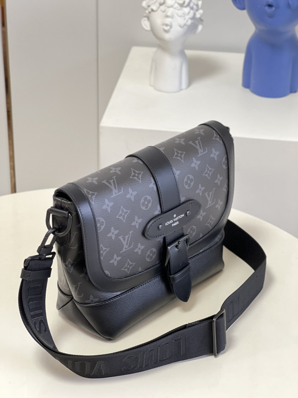 l**is V*t*n saumur messenger