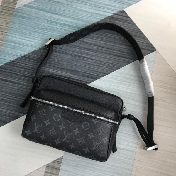 l**is V*t*n outdoor messenger