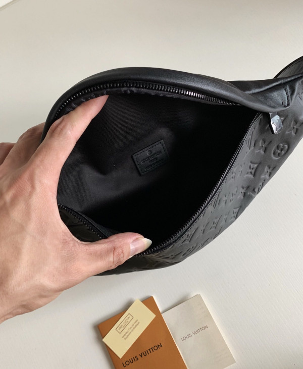 l**is V*t*n discovery bumbag