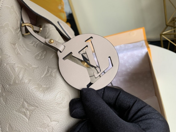 l**is V*t*n montsouris backpack