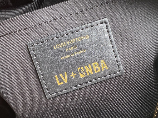 l**is V*t*n lvxnba cloakroom dopp kit