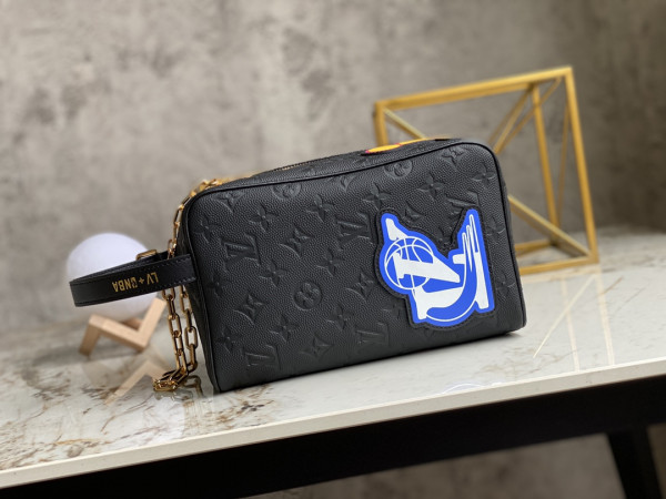 l**is V*t*n lvxnba cloakroom dopp kit