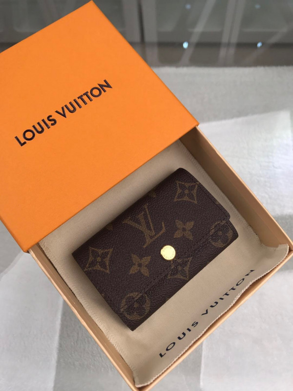l**is V*t*n 6 key holder