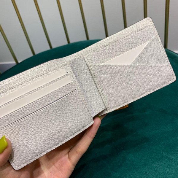 l**is V*t*n multiple wallet