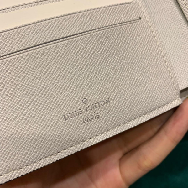 l**is V*t*n multiple wallet