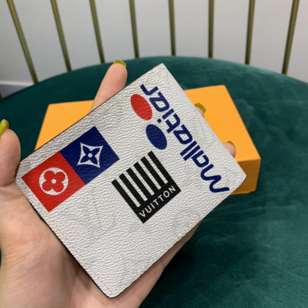 l**is V*t*n multiple wallet