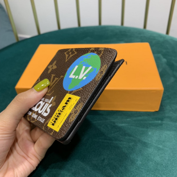 l**is V*t*n multiple wallet
