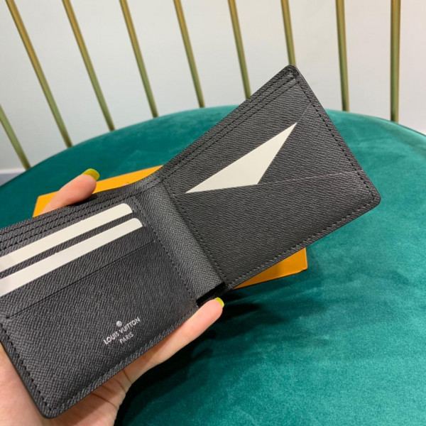 l**is V*t*n multiple wallet