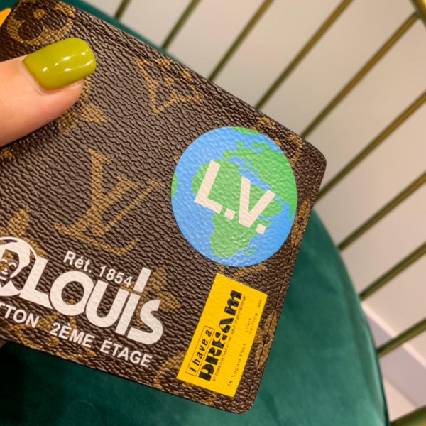 l**is V*t*n multiple wallet