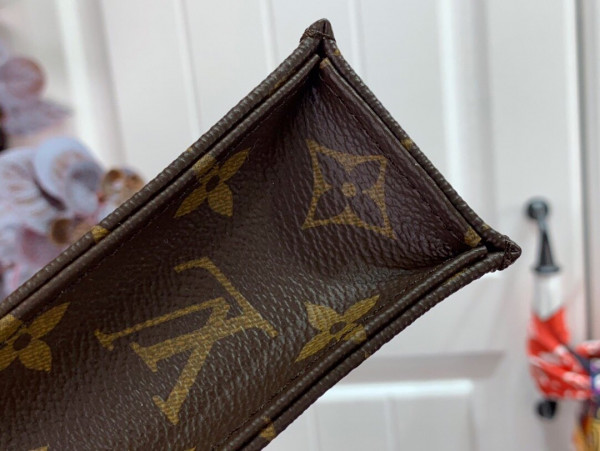 l**is V*t*n petit sac plat