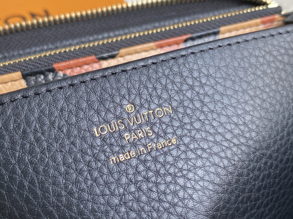 l**is V*t*n zippy wallet