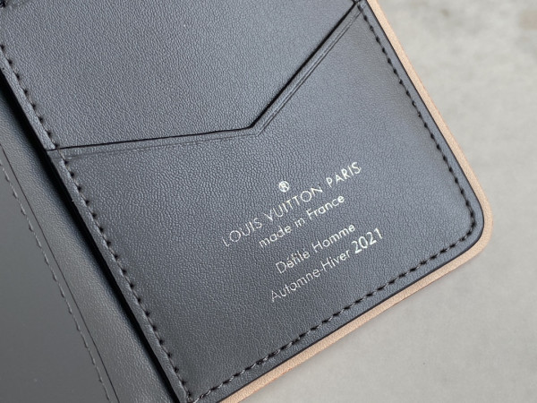l**is V*t*n slender pocket organizer
