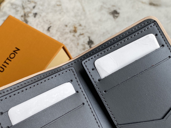 l**is V*t*n slender pocket organizer
