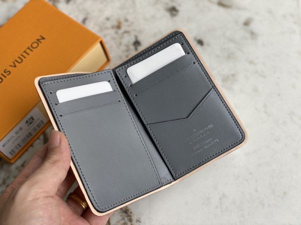 l**is V*t*n slender pocket organizer