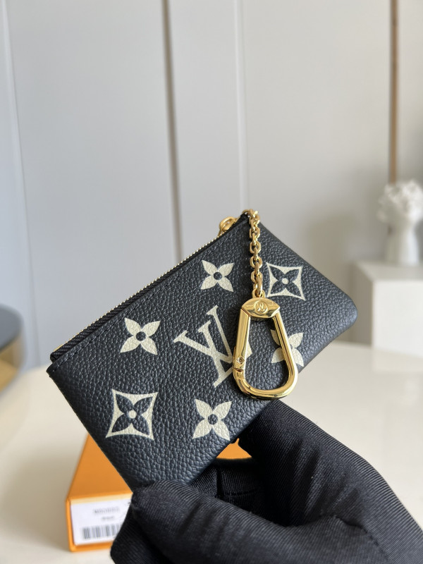 l**is V*t*n key pouch
