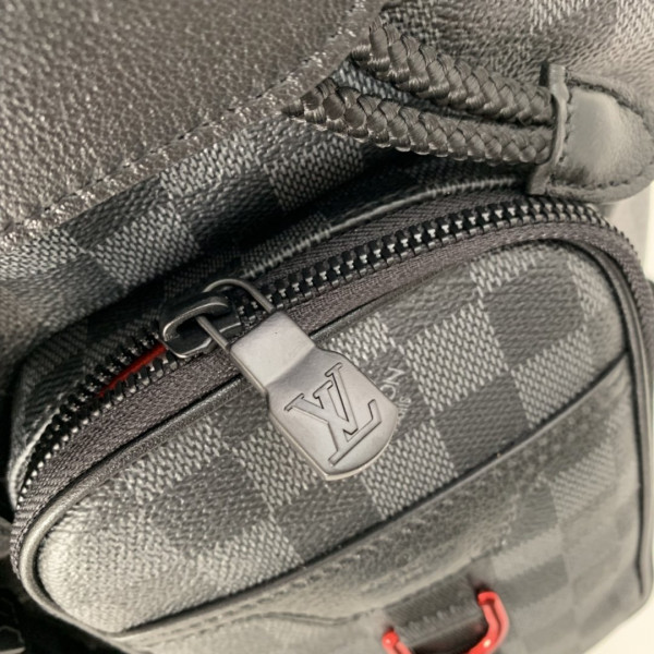 l**is V*t*n utility backpack