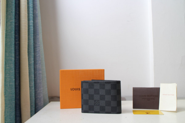l**is V*t*n amerigo wallet