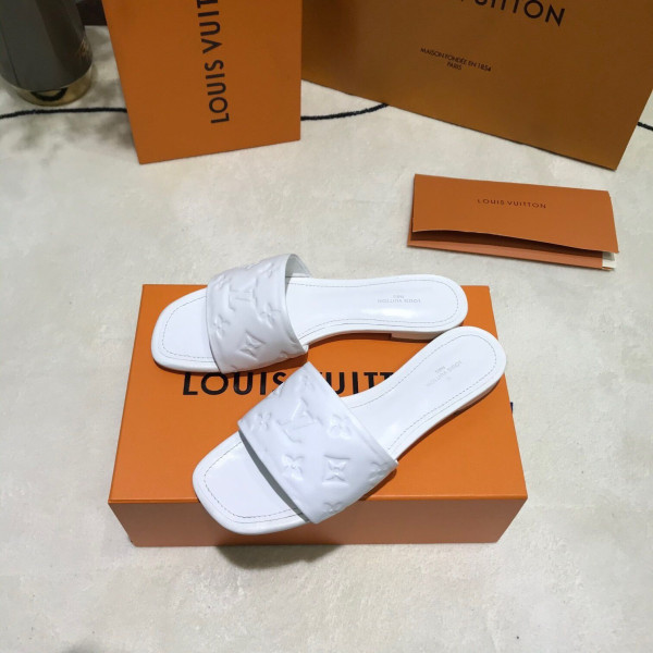 l**is V*t*n slippers