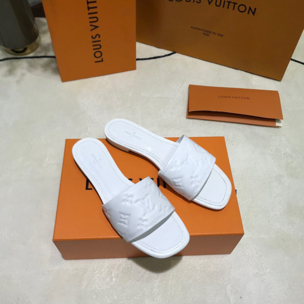 l**is V*t*n slippers