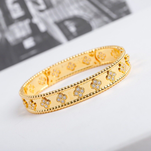 Van Cleef & Arpels Perlée BRACELET