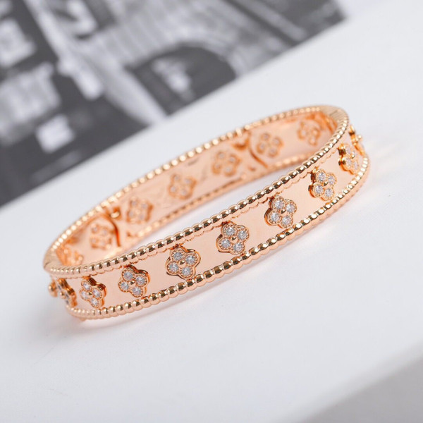 Van Cleef & Arpels Perlée BRACELET