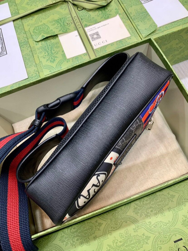 G*u*i belt bag