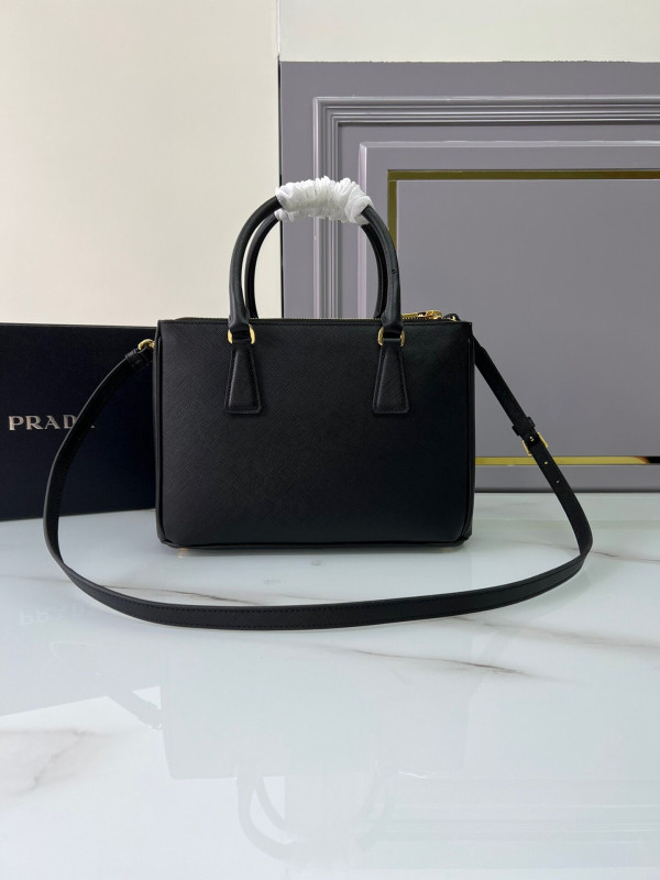 Pra*a galleria saffiano bag medium