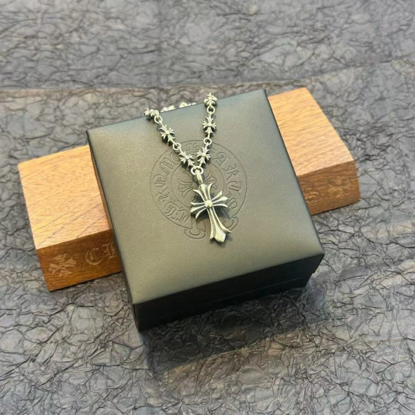 Ch*0me He**ts necklace