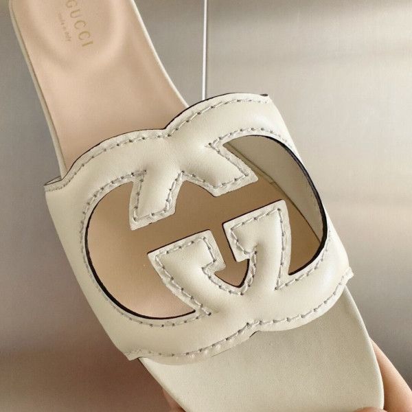 G*u*i slide sandal