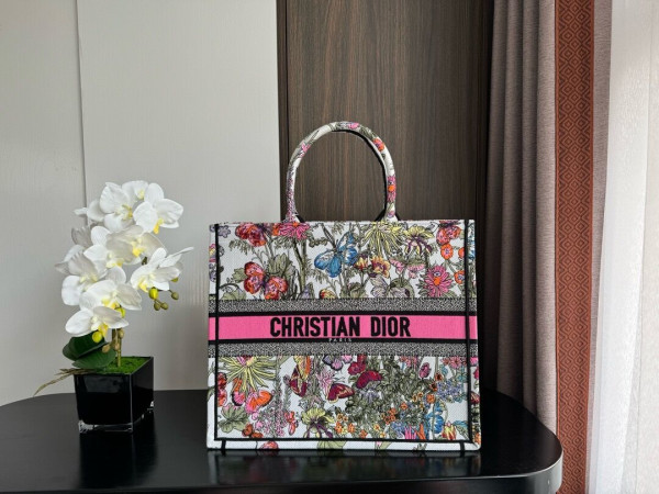 large D*or book tote