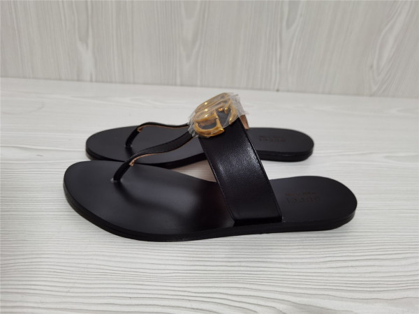 G*u*i leather thong sandal with double g
