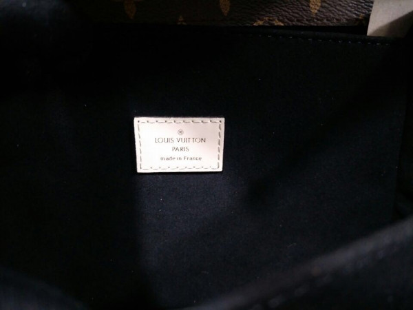 l**is V*t*n pochette metis