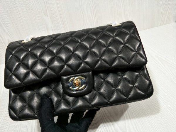 CL FLAP BAG LAMBSKIN