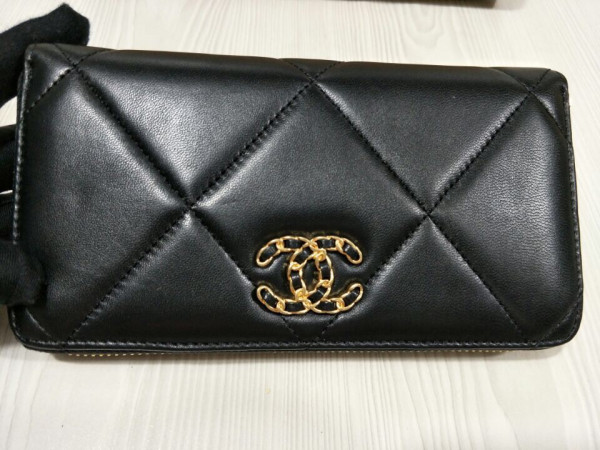 CL 19 ZIPPED WALLET