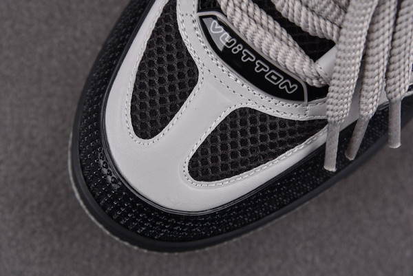 l**is V*t*n sneakers