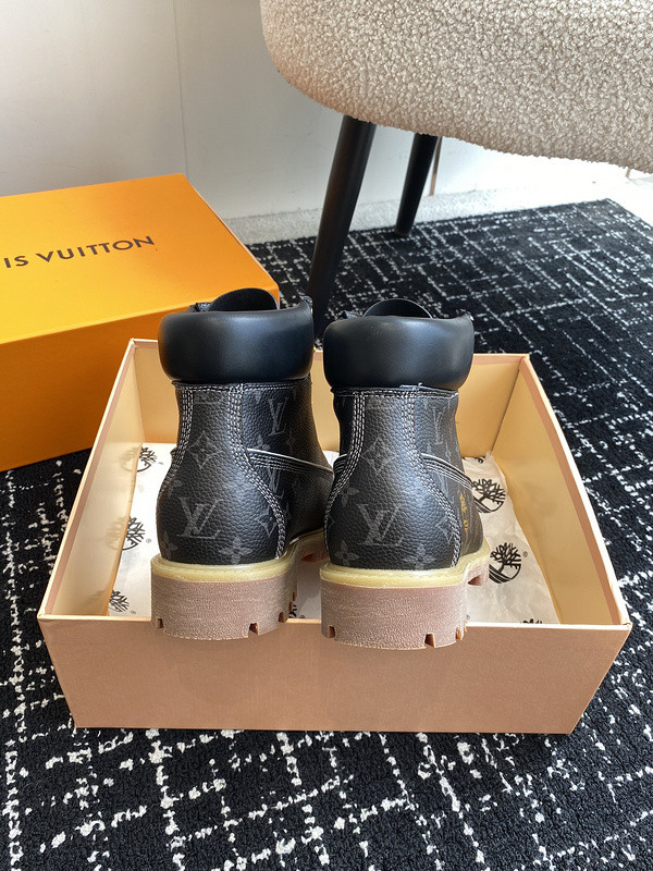l**is V*t*n boots