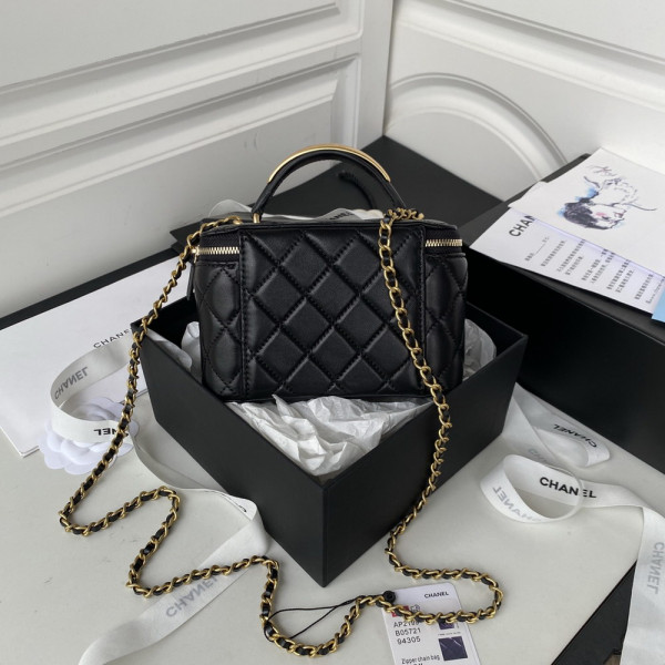 CL VANITY WITH CHAIN